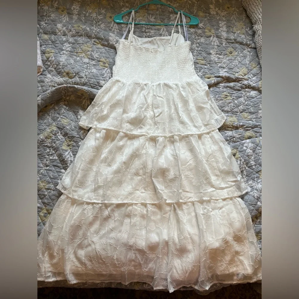 White Lulu’s tiered dress - Picture 2 of 4